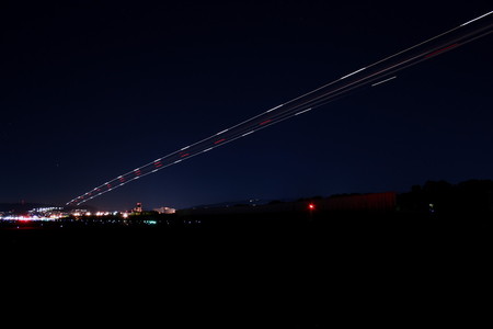 長時間露光　飛行機の軌跡