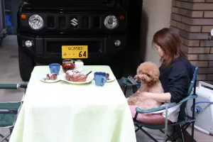 お預かりのワンちゃんとお外でティータイムのサムネイル